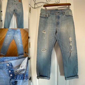 Levi’s boyfriend jeans